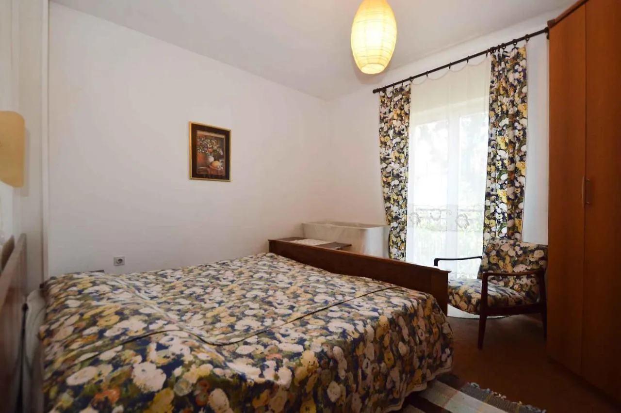Apartment In Pula/Istrien 27825  Pula